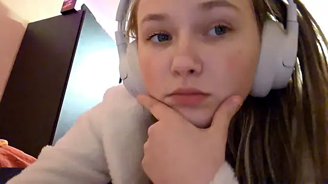 KarinRobertson live sex cam