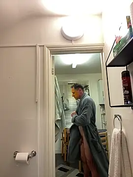 Yourhotboy_42 live sex cam