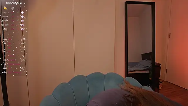 NeonyMuse's cam snapshot