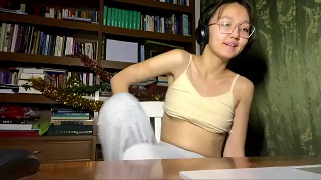 LinaClous's cam snapshot