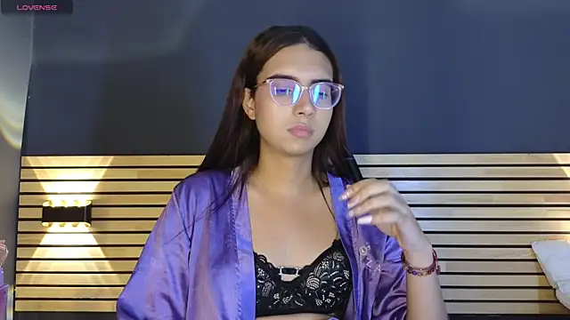 sara_saenz99 live sex cam