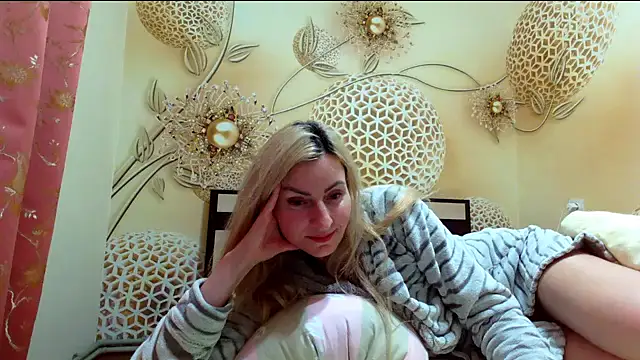 Yourrealgirl's cam snapshot