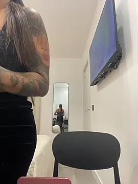 Ninabigtitied's cam snapshot