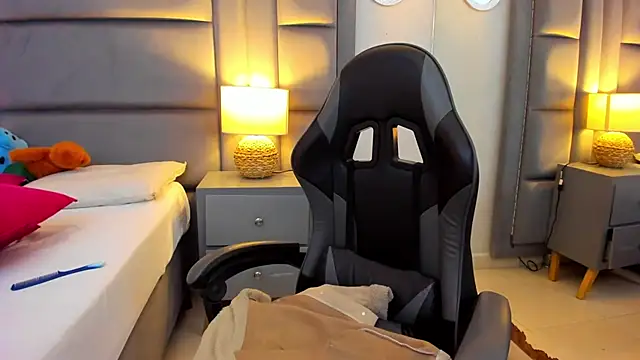 GabyMoreau's cam snapshot