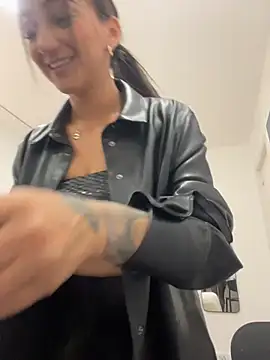 Ninabigtitied's cam snapshot