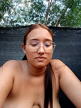 young_dairy01's cam snapshot