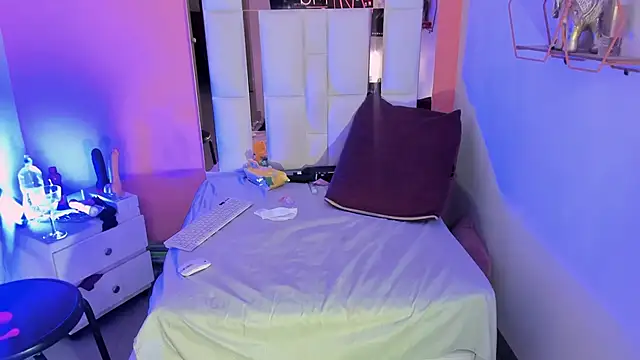 Alanna_hot3 live sex cam