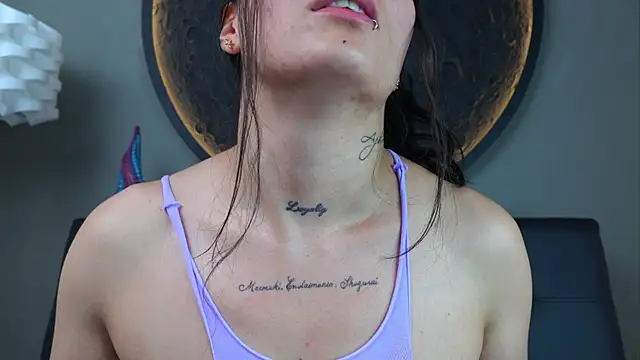 miss_sharlotte18 live sex cam