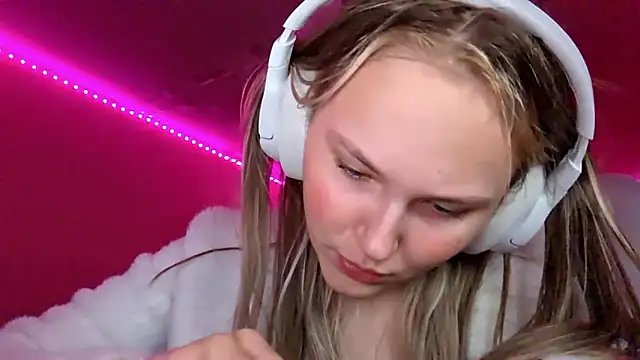 KarinRobertson live sex cam