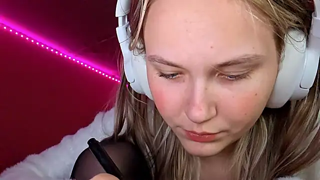 KarinRobertson's cam snapshot