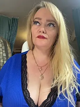 Sweet-blonde live sex cam