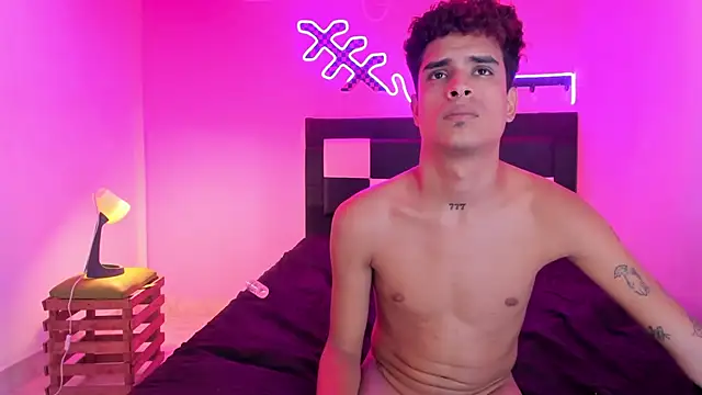 Lucky_boys__X live sex cam