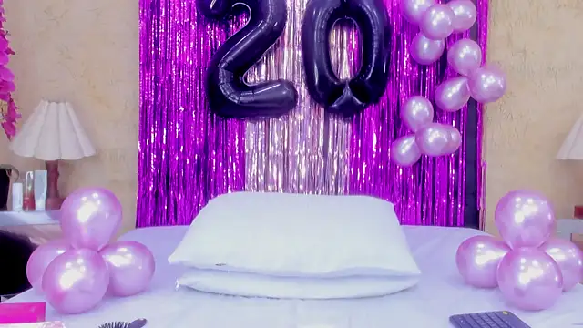 NahomiWhitel live sex cam