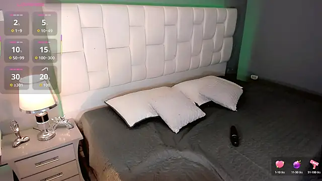 HottSalomee live sex cam