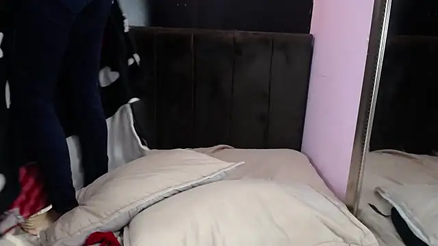 karolinee_66_'s cam snapshot