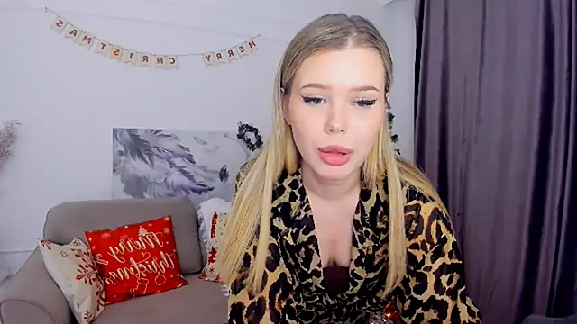 FollowLovee's cam snapshot