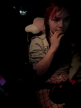 Cutiepiespanks's cam snapshot