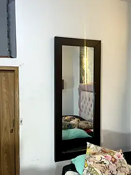 laurem-paulette's cam snapshot