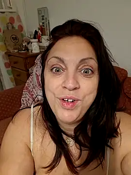 XSouthlondonNAUGHTYMILFXX's cam snapshot