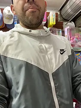 JuanZapata33 live sex cam