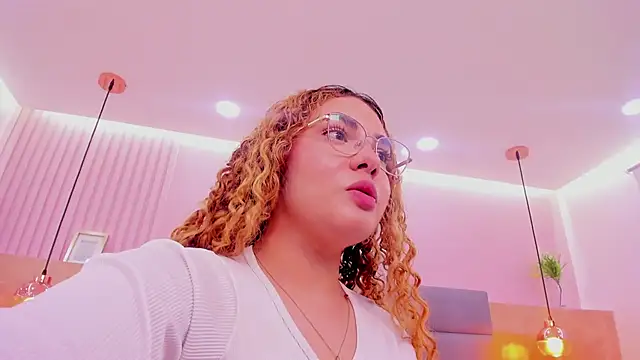 abril_dolly's cam snapshot