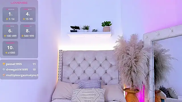 mia_juicy_'s cam snapshot