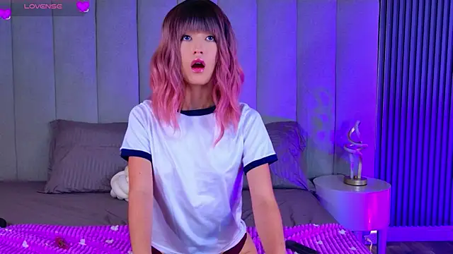 Tiny_Dream's cam snapshot