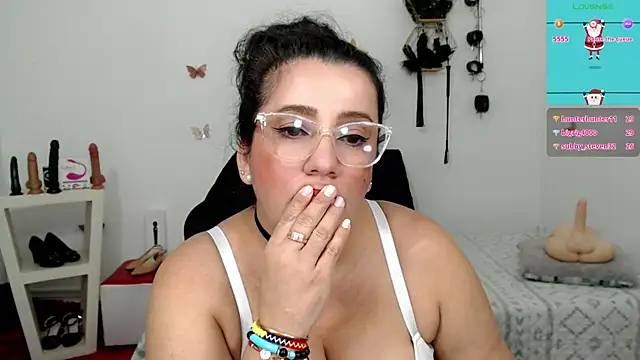 mom_hot__'s cam snapshot