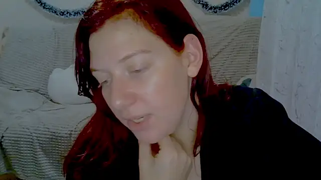 Lily_Ember's cam snapshot