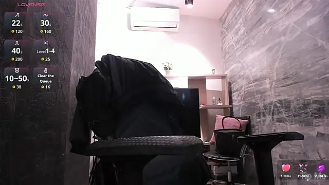 LunaBaker-1's cam snapshot