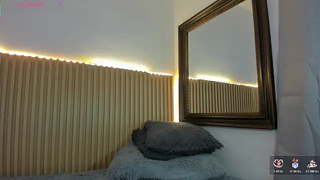 Annie_paradise17's cam snapshot