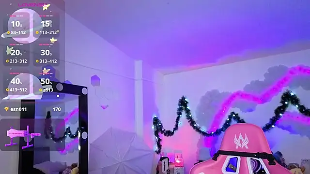 larah_uwu's cam snapshot