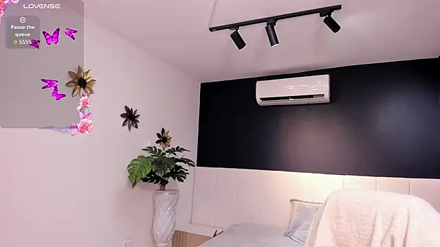 lauren_bigboobs22's cam snapshot