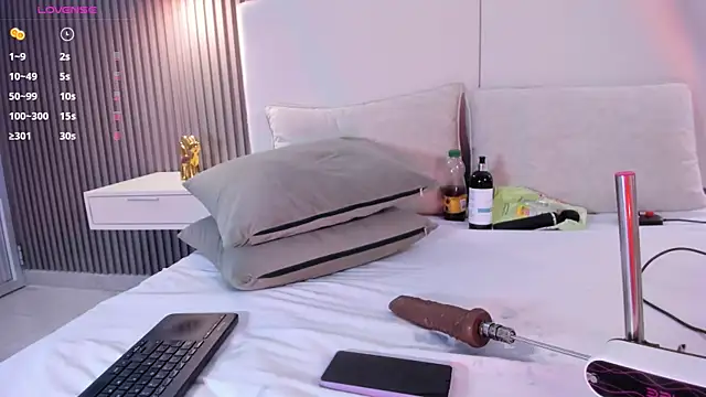 annie_clarkson's cam snapshot