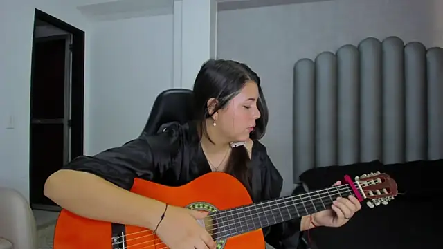 Charlotte-Star's cam snapshot