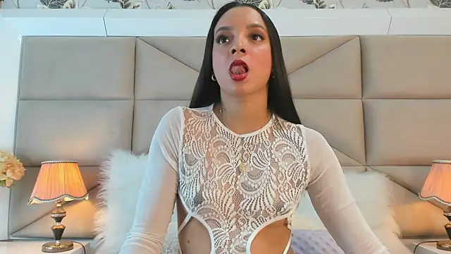 MayaDeLuca's cam snapshot