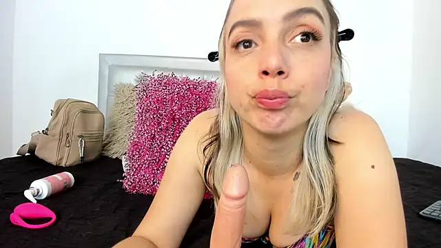 NICOLEVIP's cam snapshot