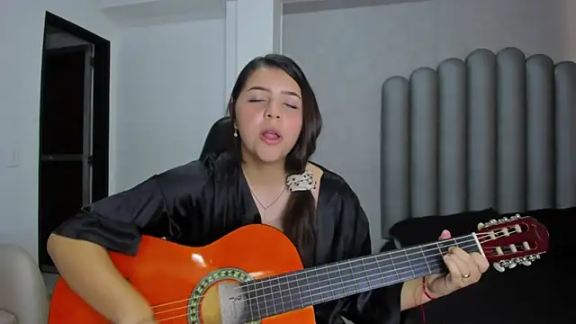 Charlotte-Star's cam snapshot