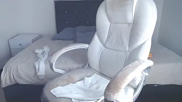 selena_yourmilf's cam snapshot