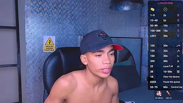 AlanCutee live sex cam