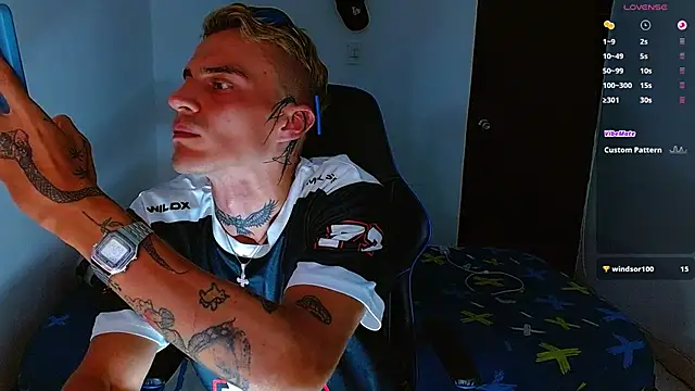 bray_hotboy777's cam snapshot