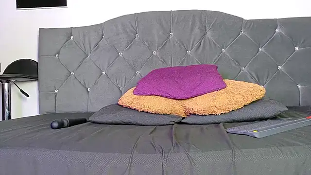 louis_bcasta1's cam snapshot