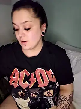 Saucy-Serenity live sex cam