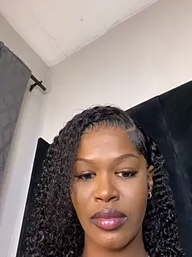 Thick_Lucia live sex cam