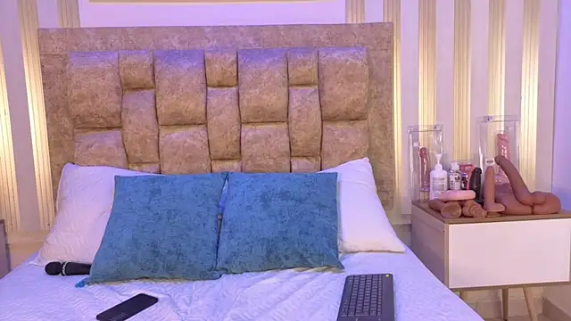 avis_lara's cam snapshot