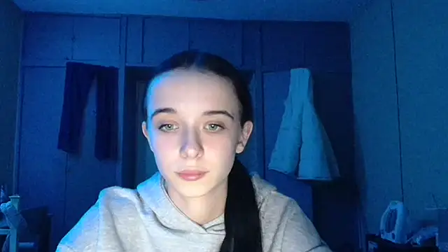 Emilia_Light live sex cam