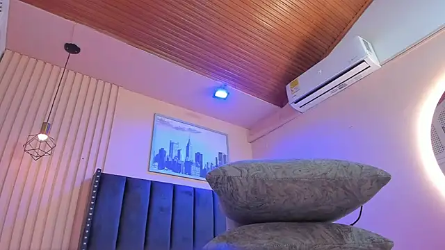 viiolett_lee's cam snapshot