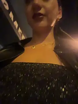 Ninabigtitied's cam snapshot