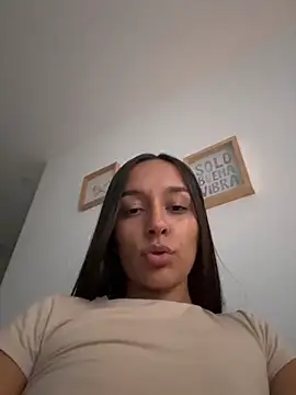 Brunettecollins05's cam snapshot