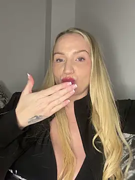 BootyQueenApril's cam snapshot